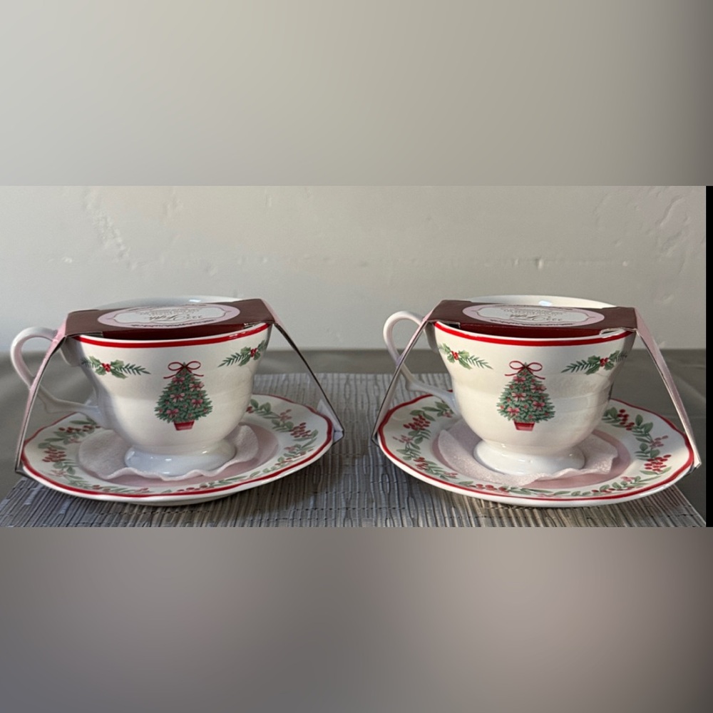 Christmas 222 Fifth Beautiful Christmas Tree Cup And Saucer Set. Brand New.